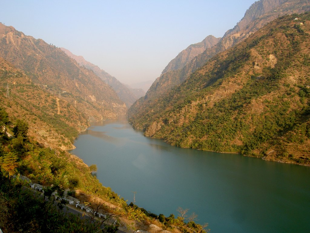 https://d3r8gwkgo0io6y.cloudfront.net/upload/Beas river07.jpg